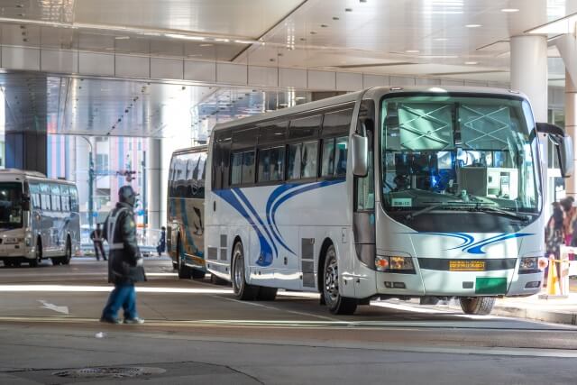 園外活動に適した運転手付き貸切バスのプランとは